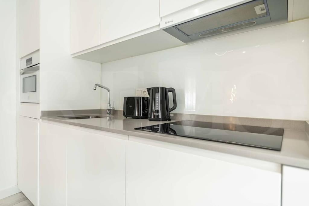 Tranquil & Bright With Parking By Rems Malaga
