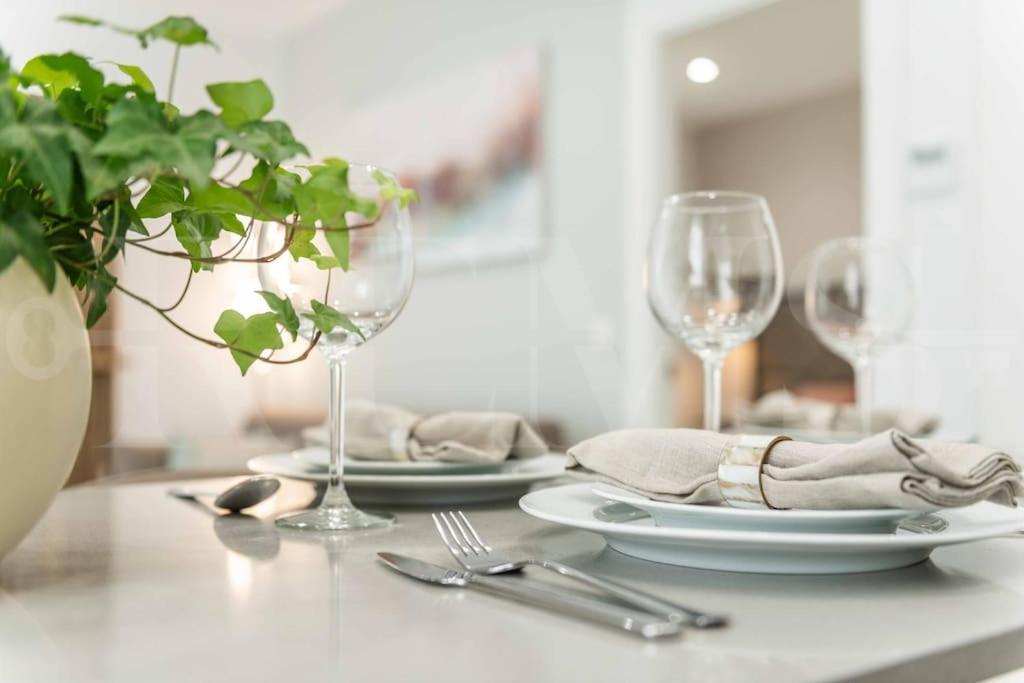Tranquil & Bright With Parking By Rems Malaga