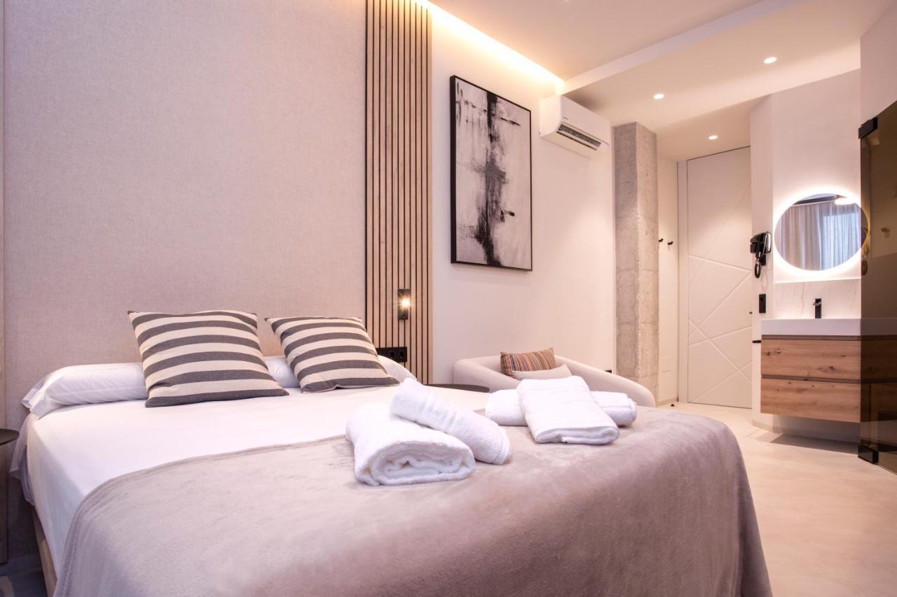 Magnificent Renovated 2bd 2bth Duplex With Backyard - Centre Appartement