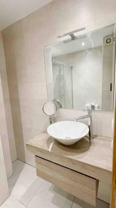 2 Bedroom Next To Plaza De La Merced *