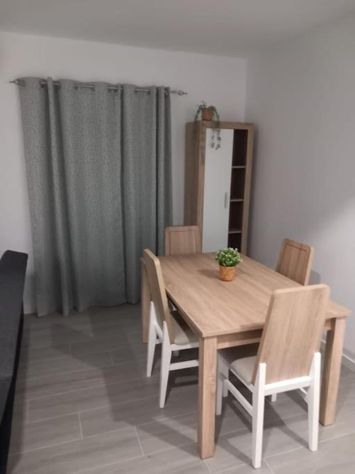 Family Flat Close To The Centre-v-estrell Appartement *