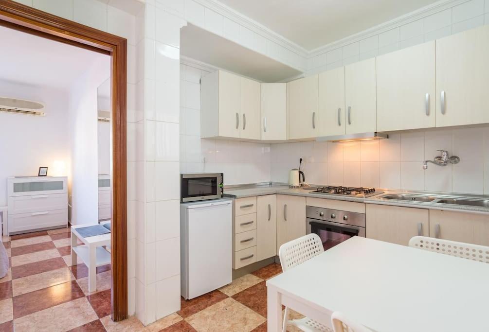Apartment With Work/study Close To Old Town