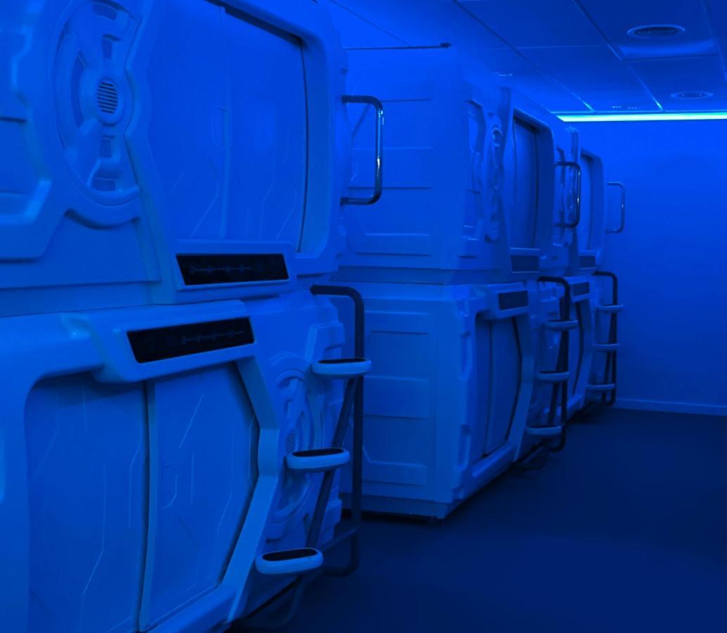 Good Vibes Only Capsule Capsule hotel *
