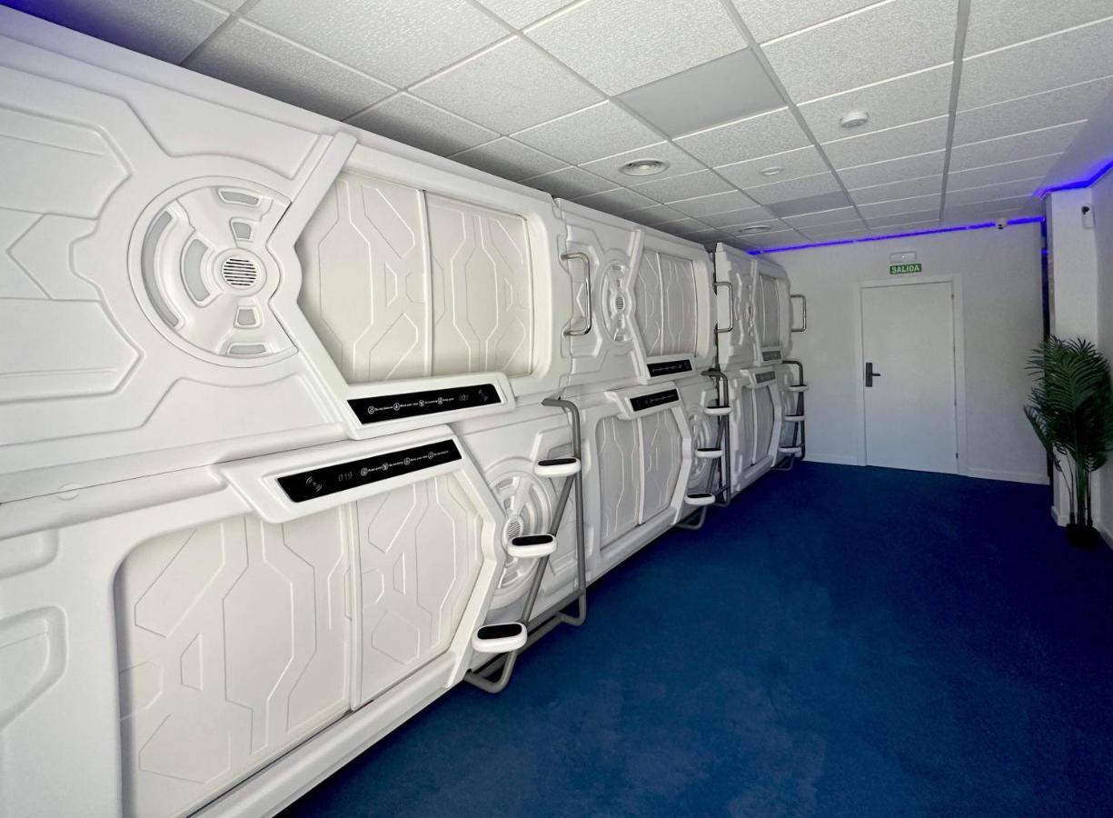 Good Vibes Only Capsule Kapselhotel *