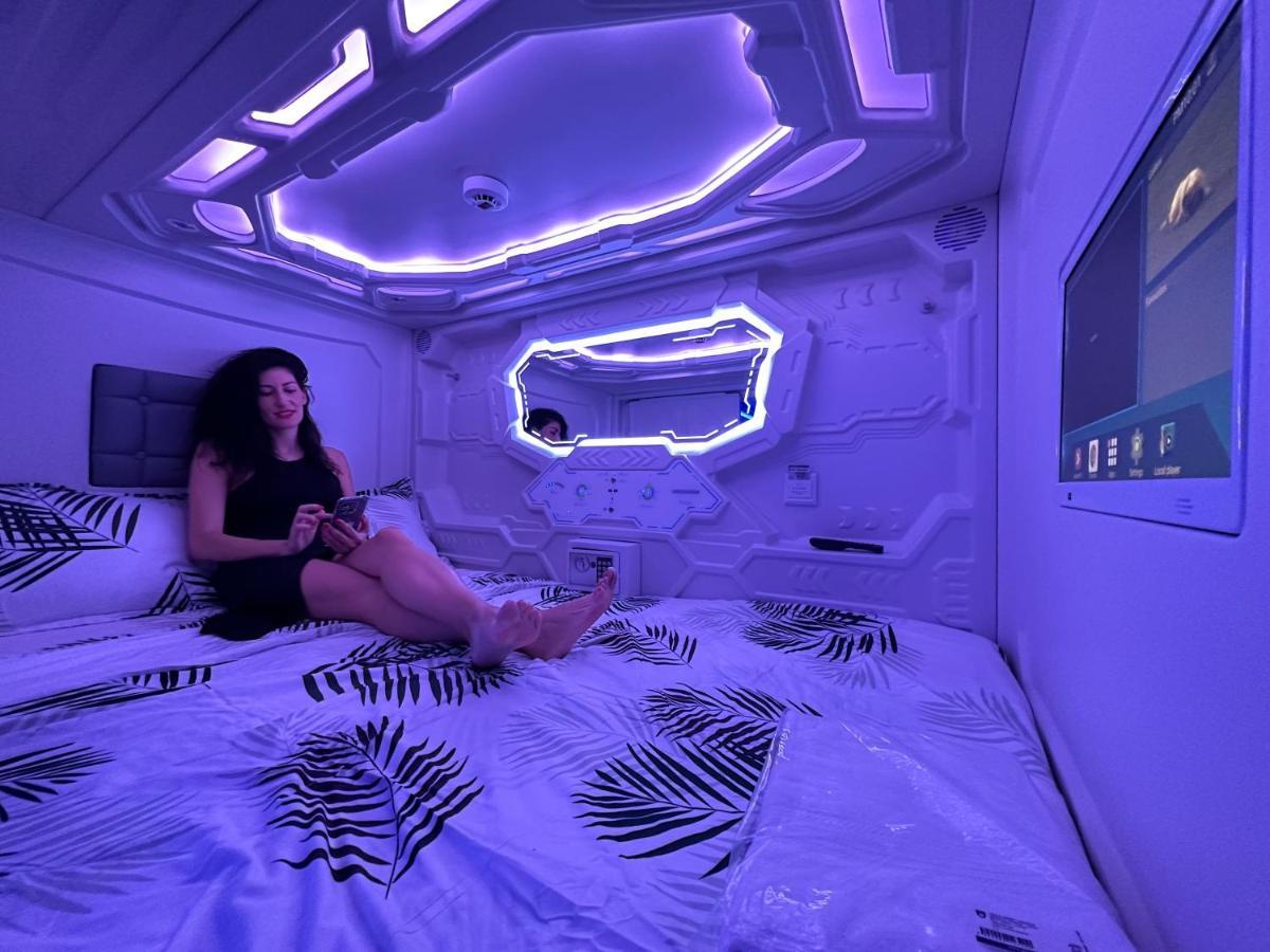 Good Vibes Only Capsule Kapselhotel Málaga