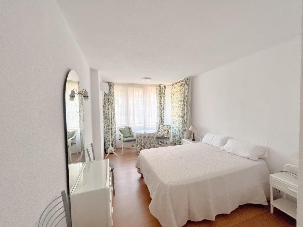 En Apartment *