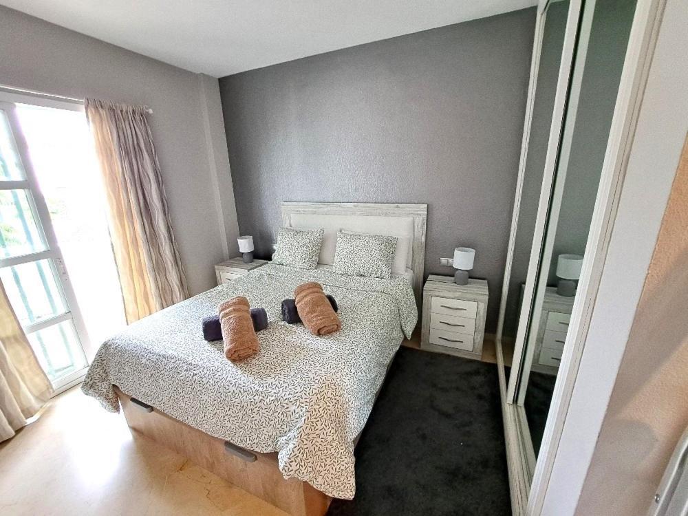 Beautiful 2 Bed With Pool And Golf Views Apartment