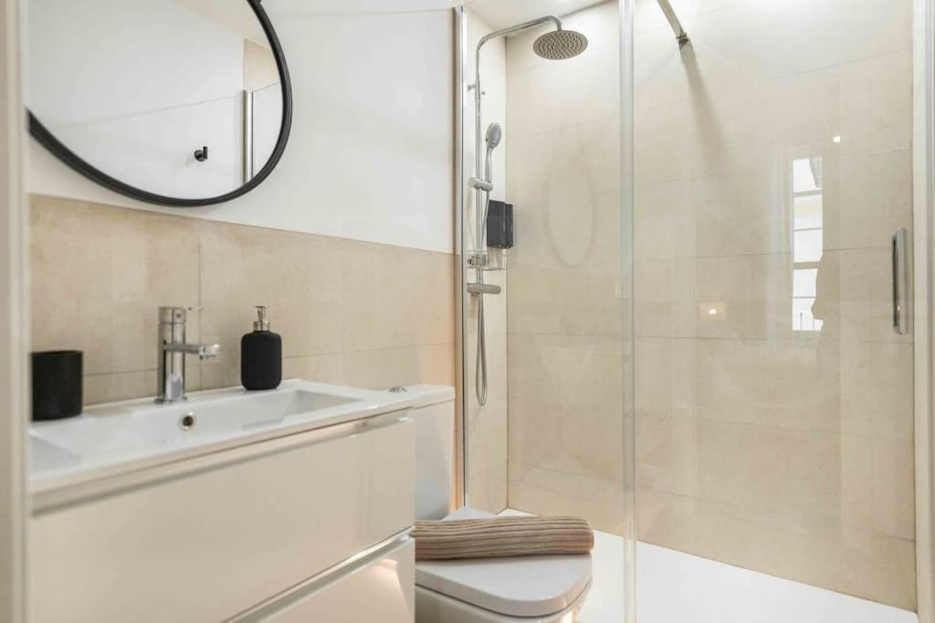 Apartment Eclectic & Elegant By Rems