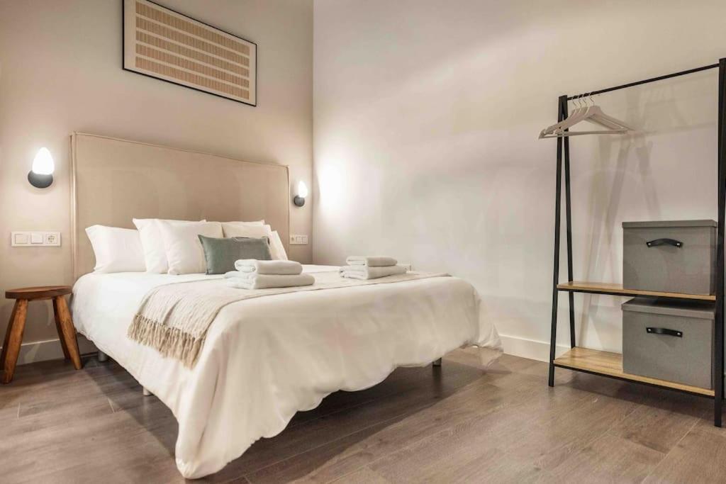 Eclectic & Elegant By Rems Apartment *