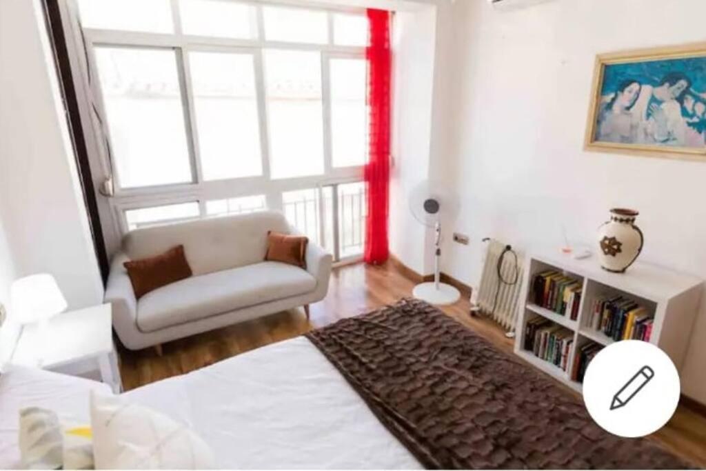 Bright 2 Bedroom Apartment *