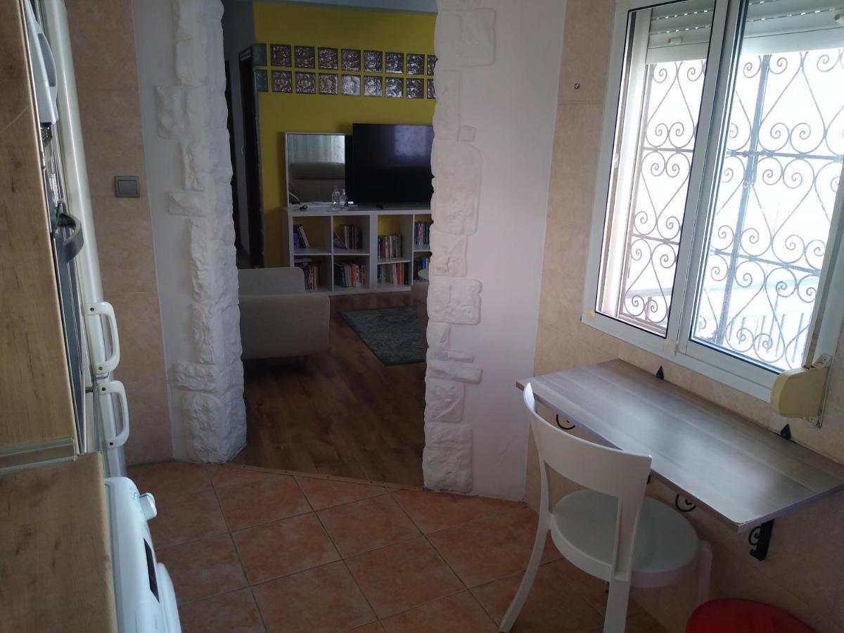 Bright 2 Bedroom Apartment