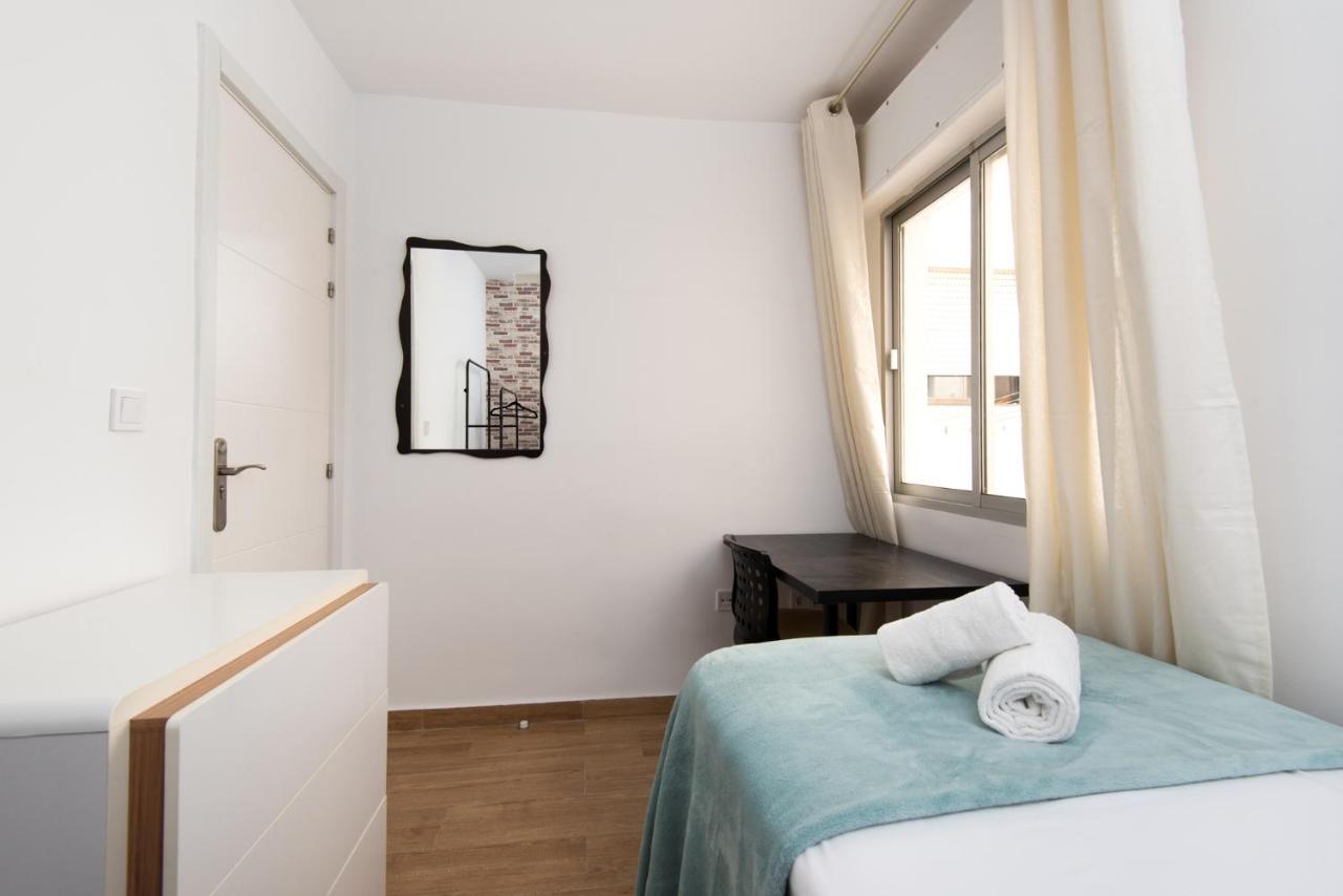 The 7th Corner, Hugh Ideal For Groups Málaga