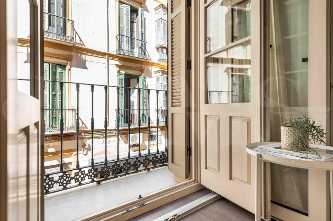 Eclectic & Elegant By Rems Apartment