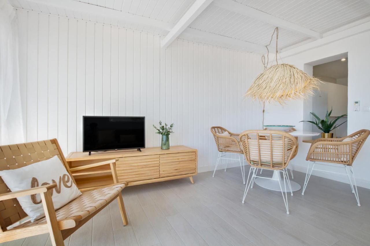 Casa De La Playa. House With Magnificent Sea Apartment Malaga