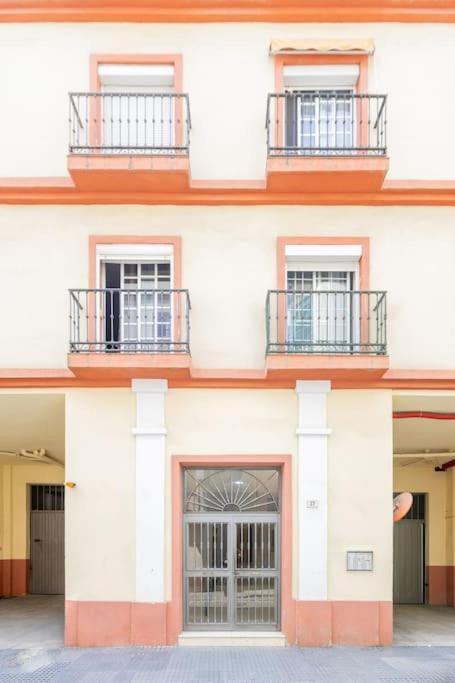 Downtown Flat With 46 Sqm Private Rooftop Terrace Apartment *