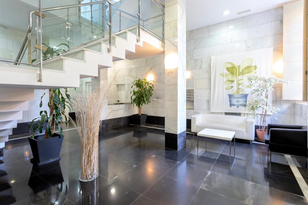 Acogedor Junto A La Catedral By Rent Me * Malaga