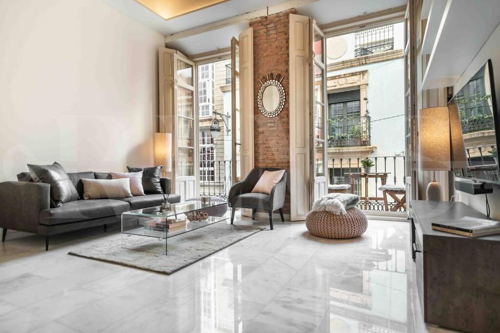 Luxurious In Center With Parking By Rems * Malaga