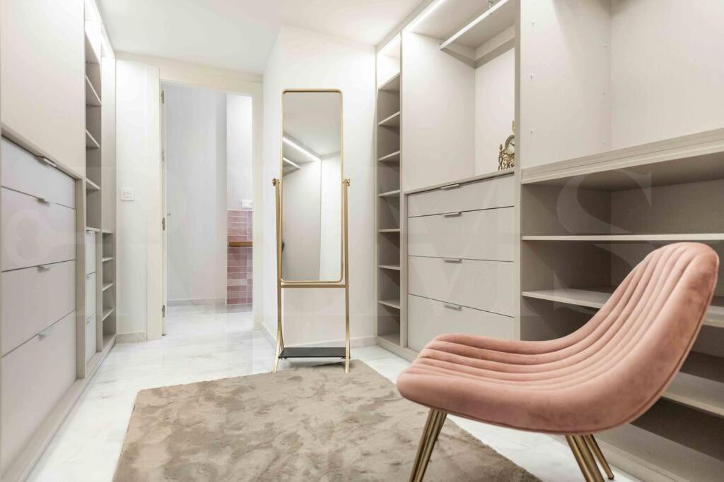 Luxurious In Center With Parking By Rems Apartment *