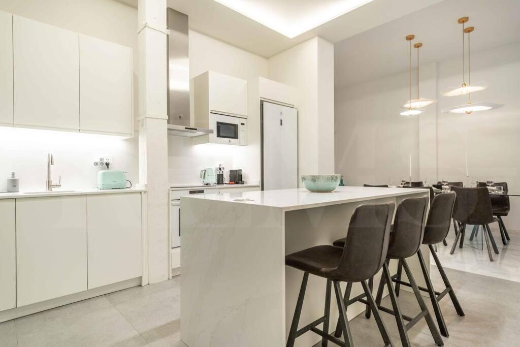 Apartment Luxurious In Center With Parking By Rems *