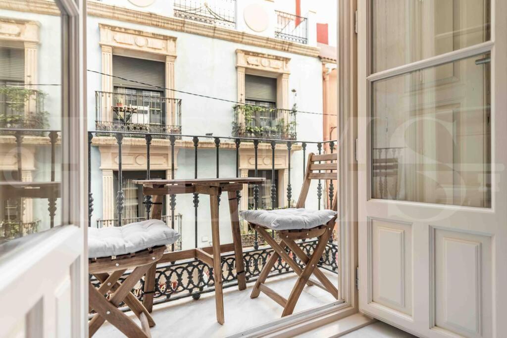 Apartment Luxurious In Center With Parking By Rems