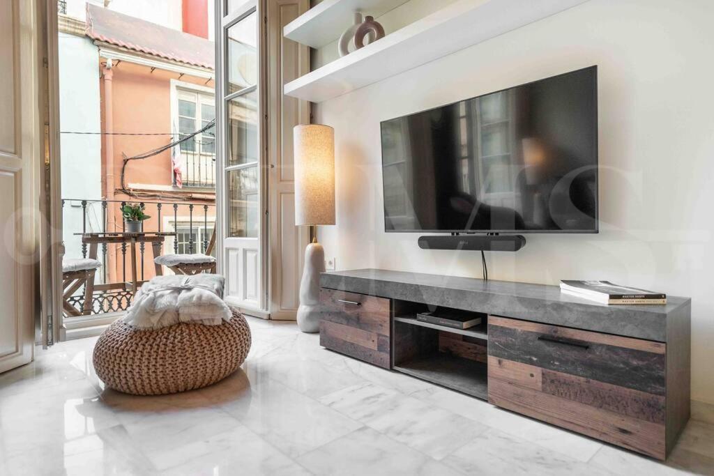 Luxurious In Center With Parking By Rems Apartment