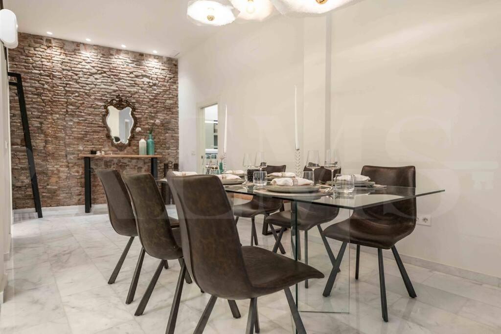 Luxurious In Center With Parking By Rems Malaga
