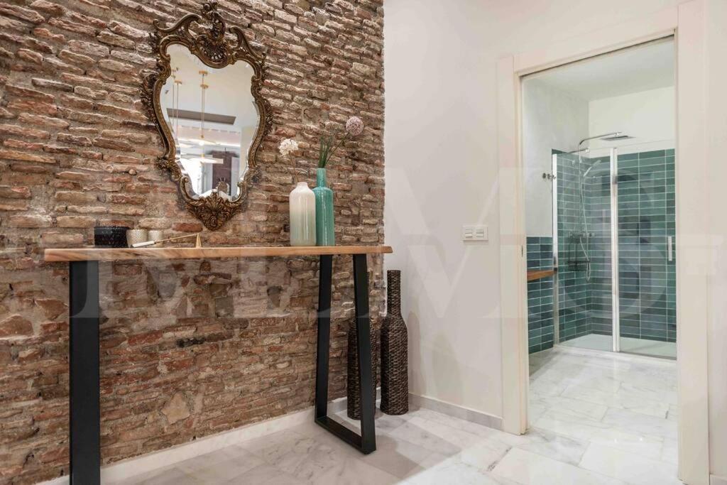 Apartment Luxurious In Center With Parking By Rems