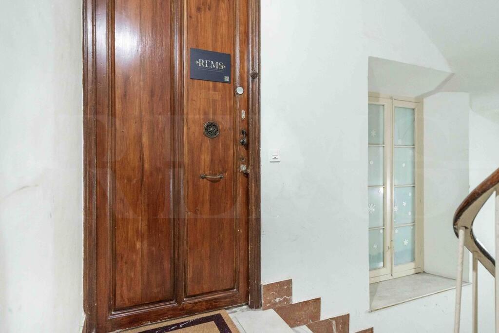 Luxurious In Center With Parking By Rems Apartment *