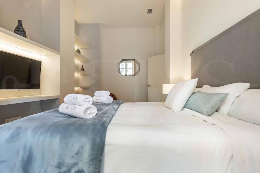 Apartment Luxurious In Center With Parking By Rems *