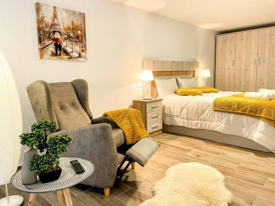 Nomad Urban Duplex Apartment *