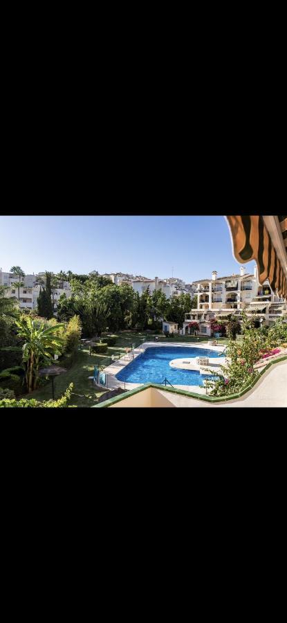 Seaside Serenity: 2br Getaway Apartment Málaga