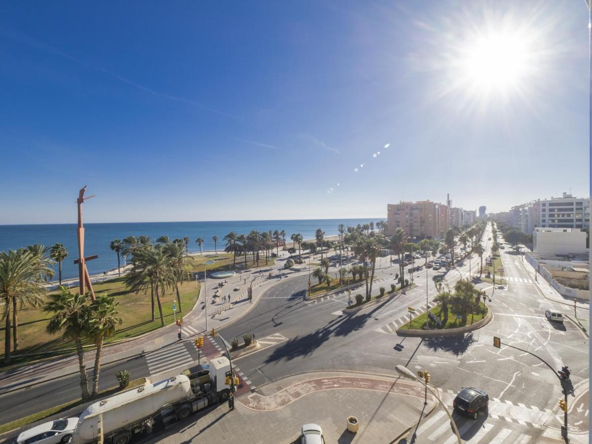 Cubo's Seaview Port & Free Parking