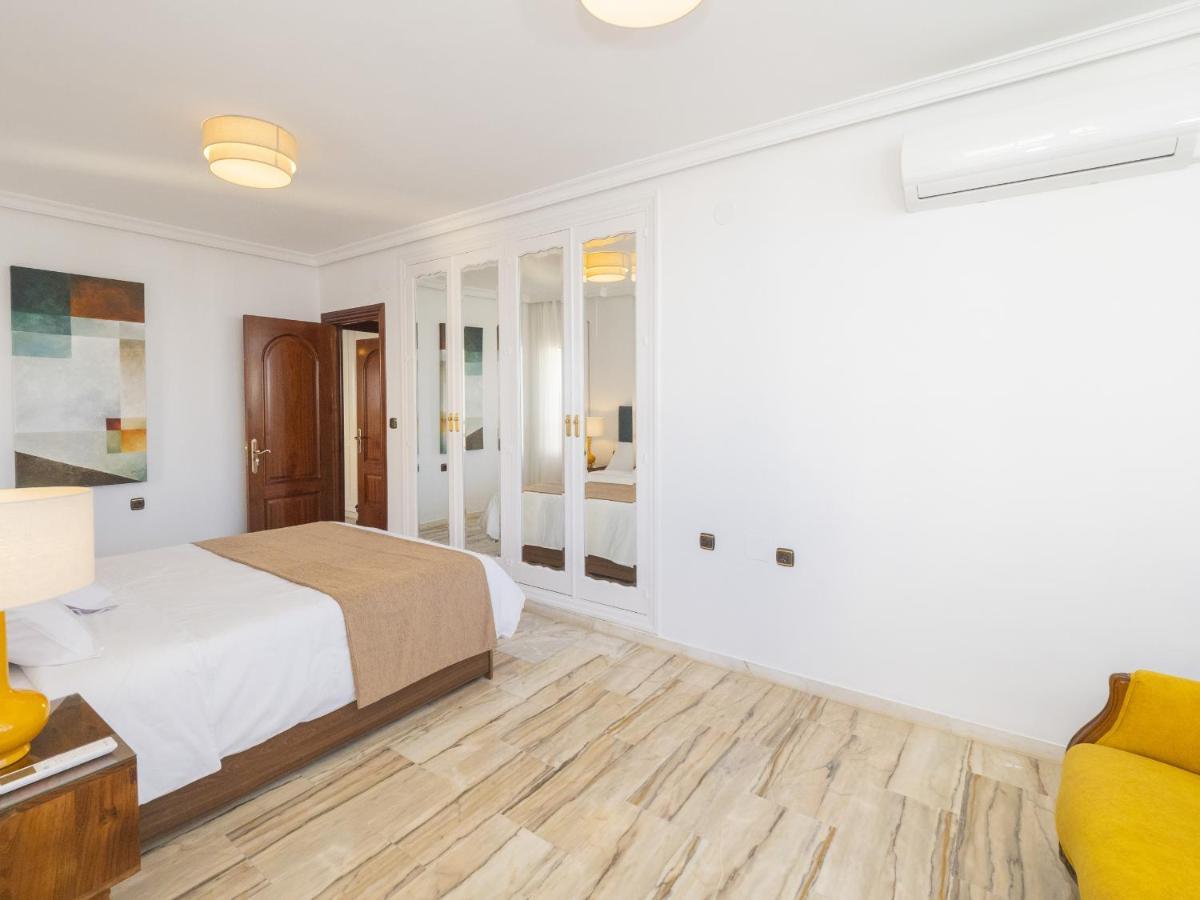 Cubo's Seaview Port & Free Parking Apartment Málaga