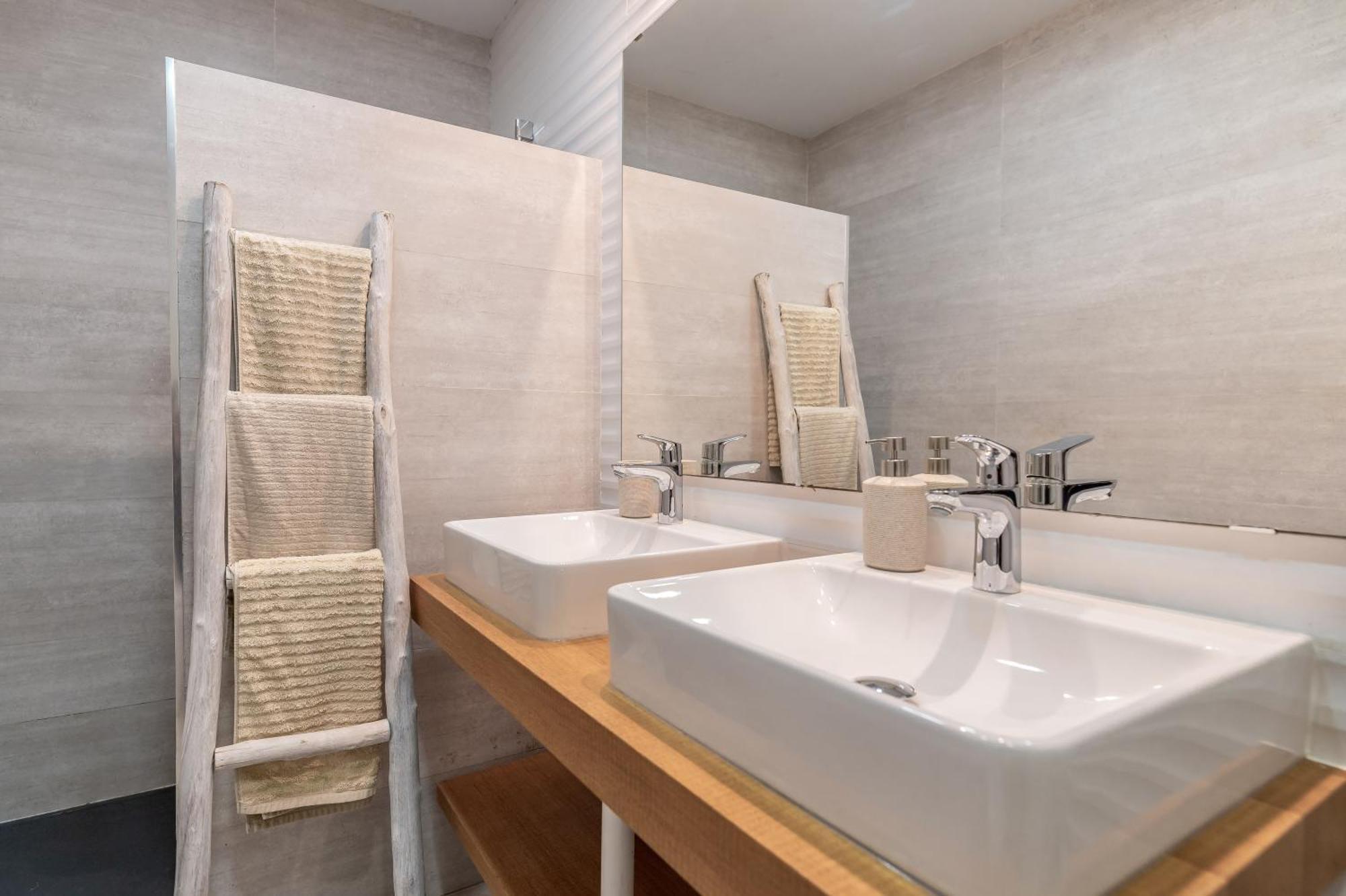 Victoria 16 Premium By Nagoa Homes Apartment Malaga