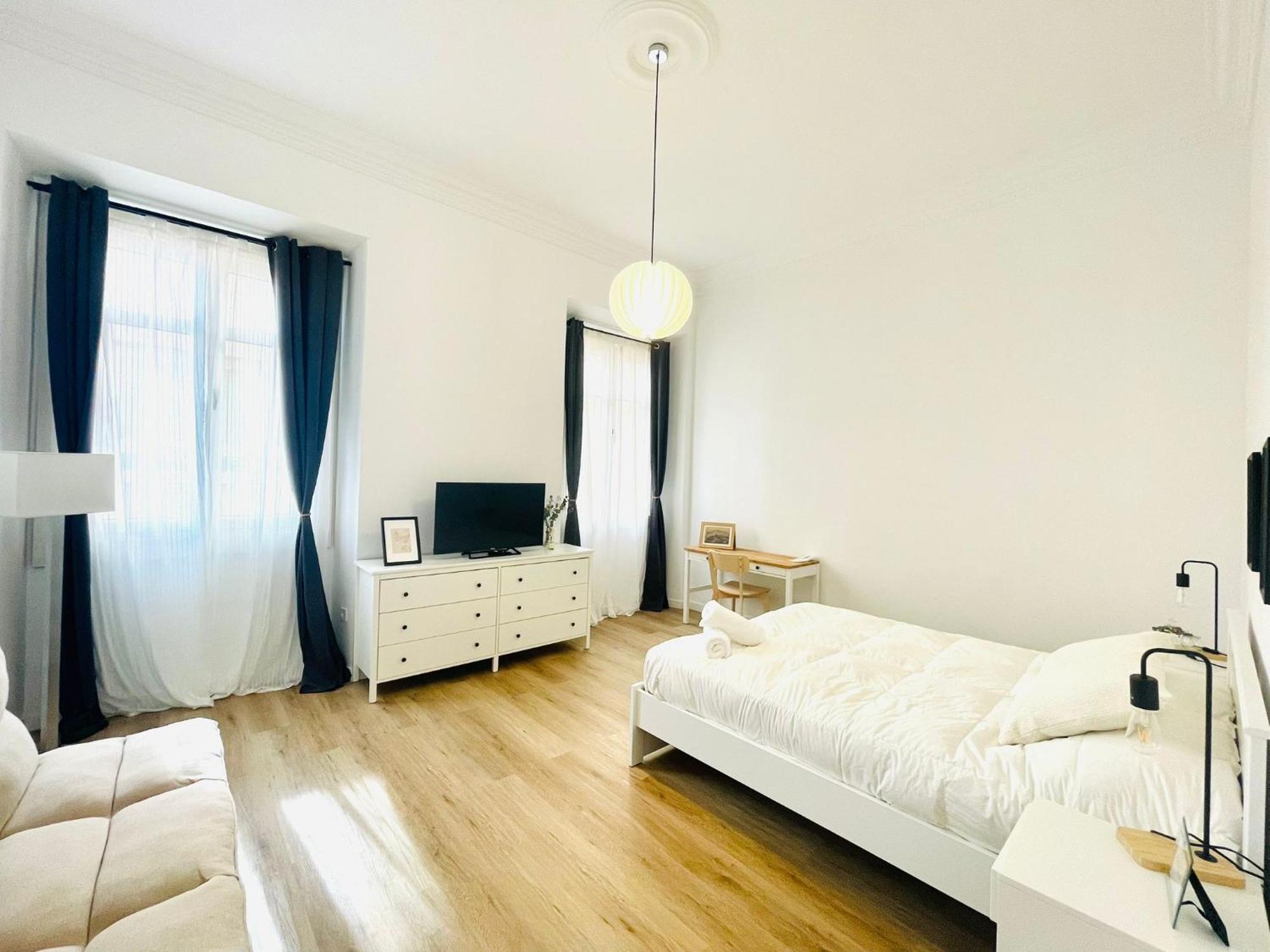 Larios Hostel *