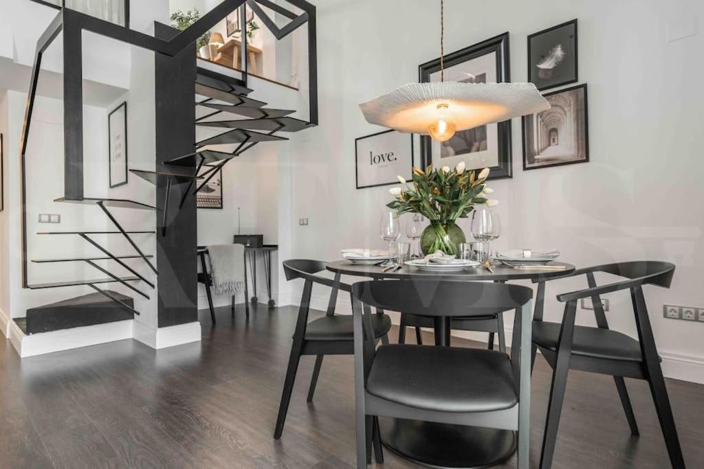 Bright Spacious Duplex With Terrace By Rems