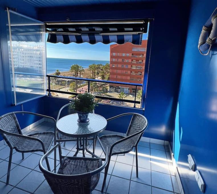 Alma Malaguena: 1era Linea Playa Apartamento