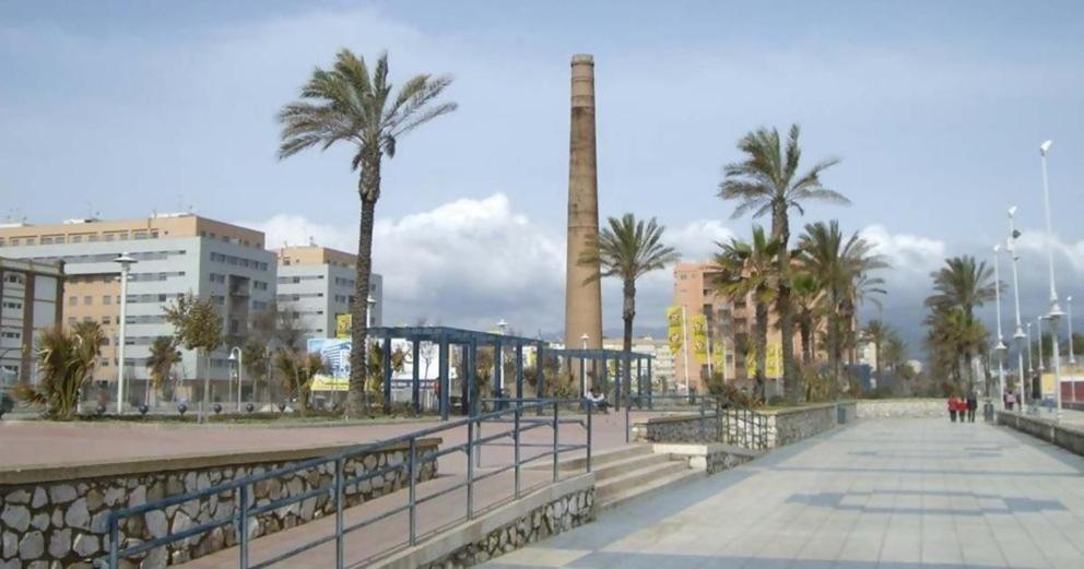 La Caramba Amplio En La Playa * Malaga