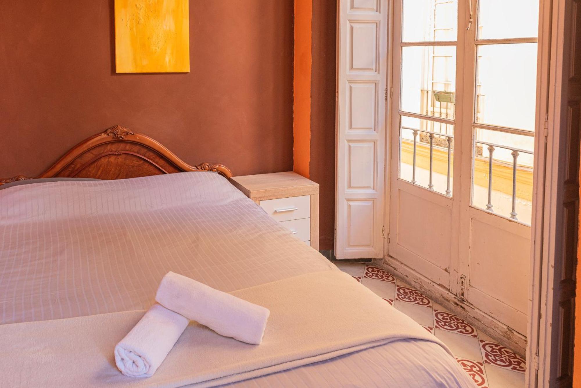 Private In Historic Building On The Square Habitación en casa particular *