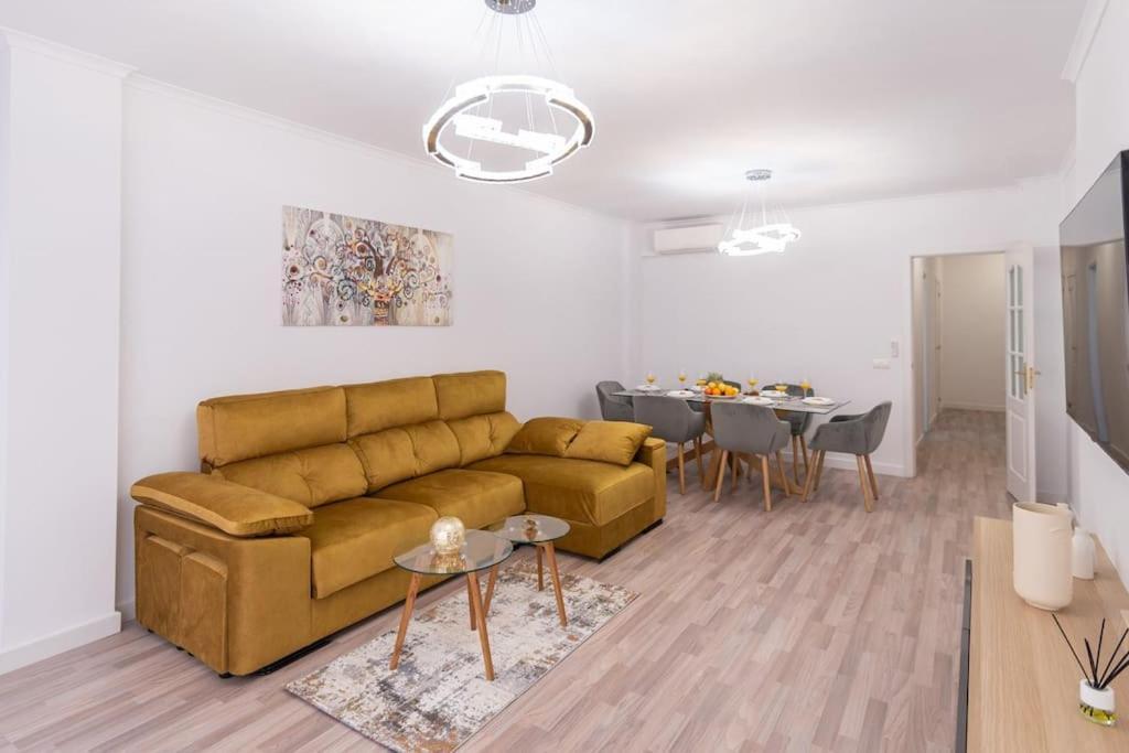 Near The Centre + Free Parking Apartment