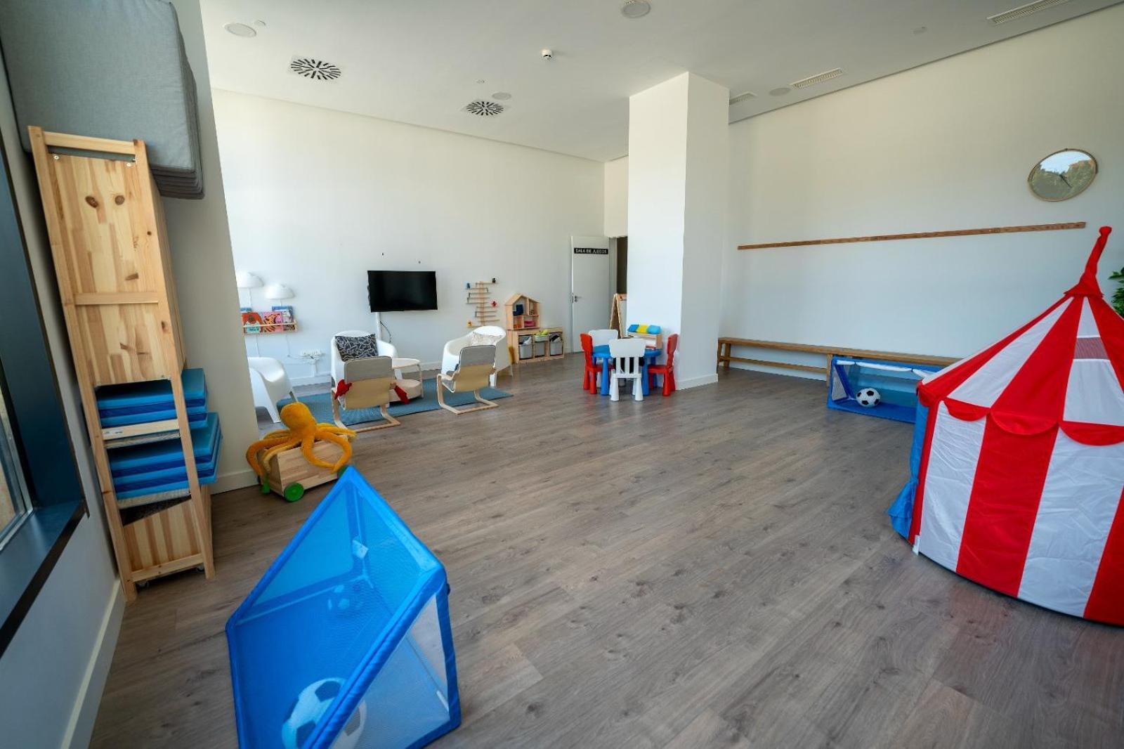 Skyline 4 Pool & Parking Free Vakantiehuis