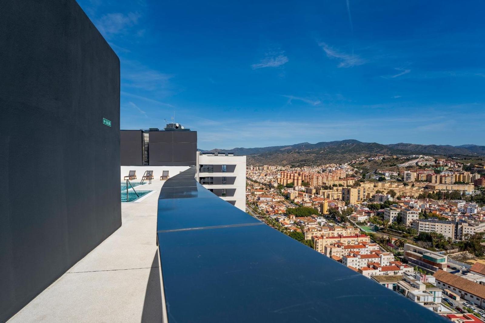 Skyline 4 Pool & Parking Free Vakantiehuis Málaga