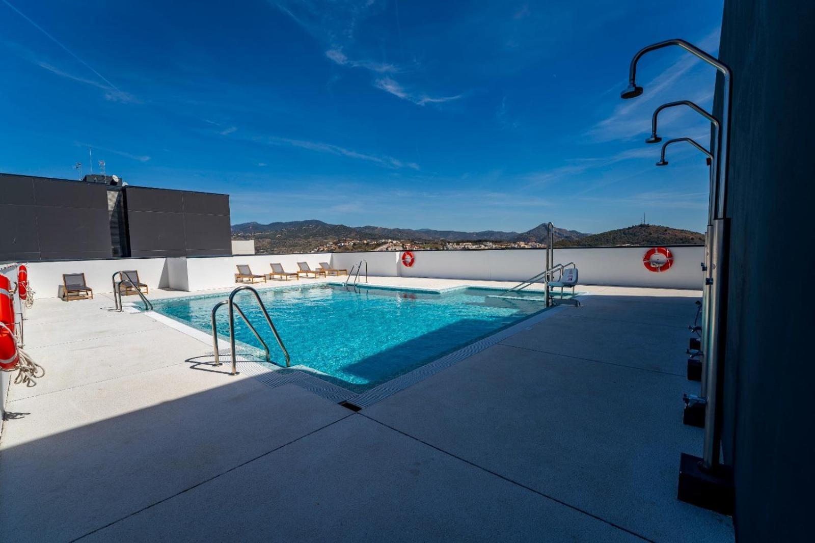Skyline 4 Pool & Parking Free Vakantiehuis