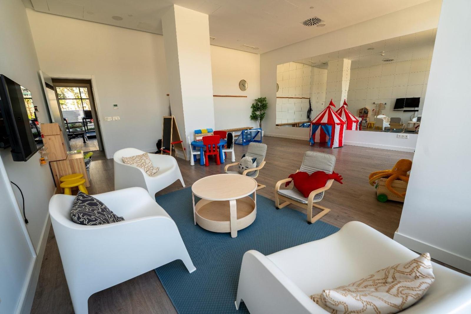 Skyline 4 Pool & Parking Free Vakantiehuis