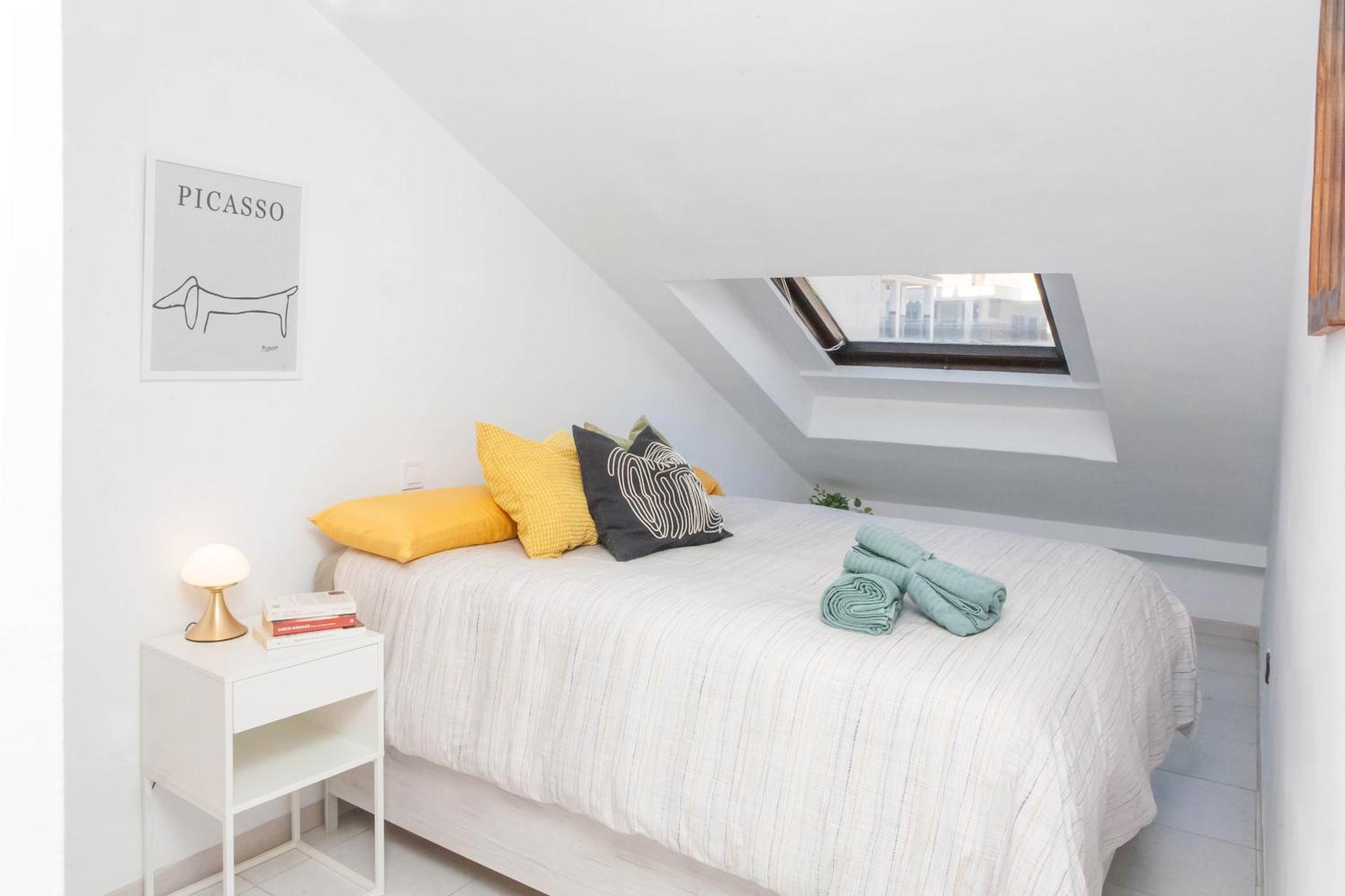 Picasso's Dream Cozy & Chic Attic Plaza Merced Málaga