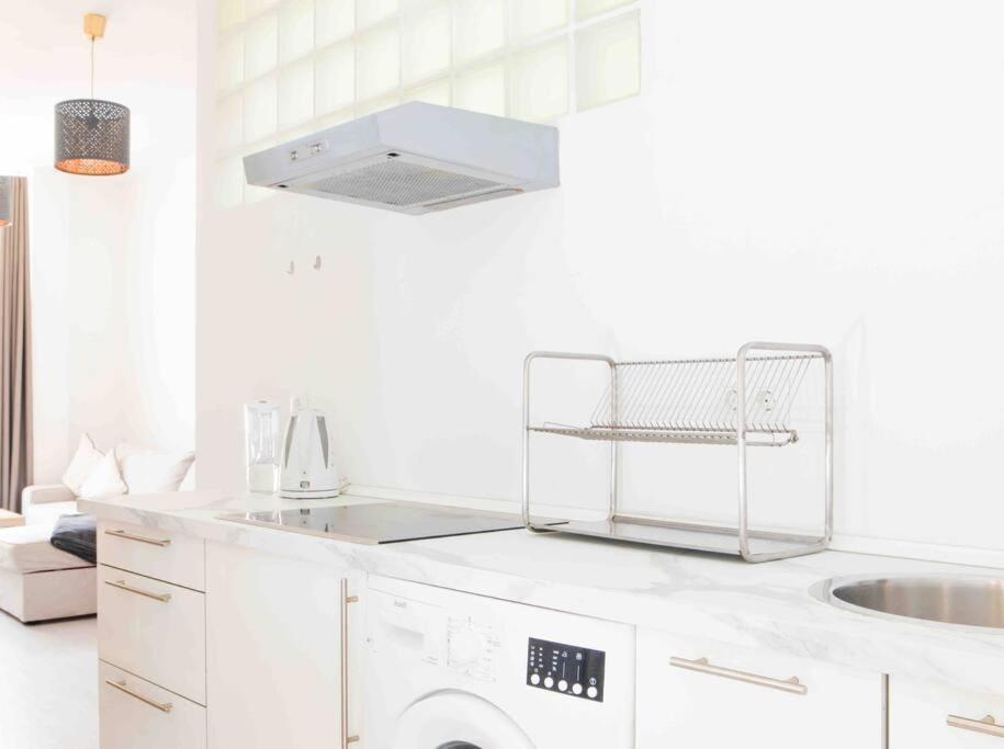 Stylish 2 Bedroom Next To Lamerced Plaza *