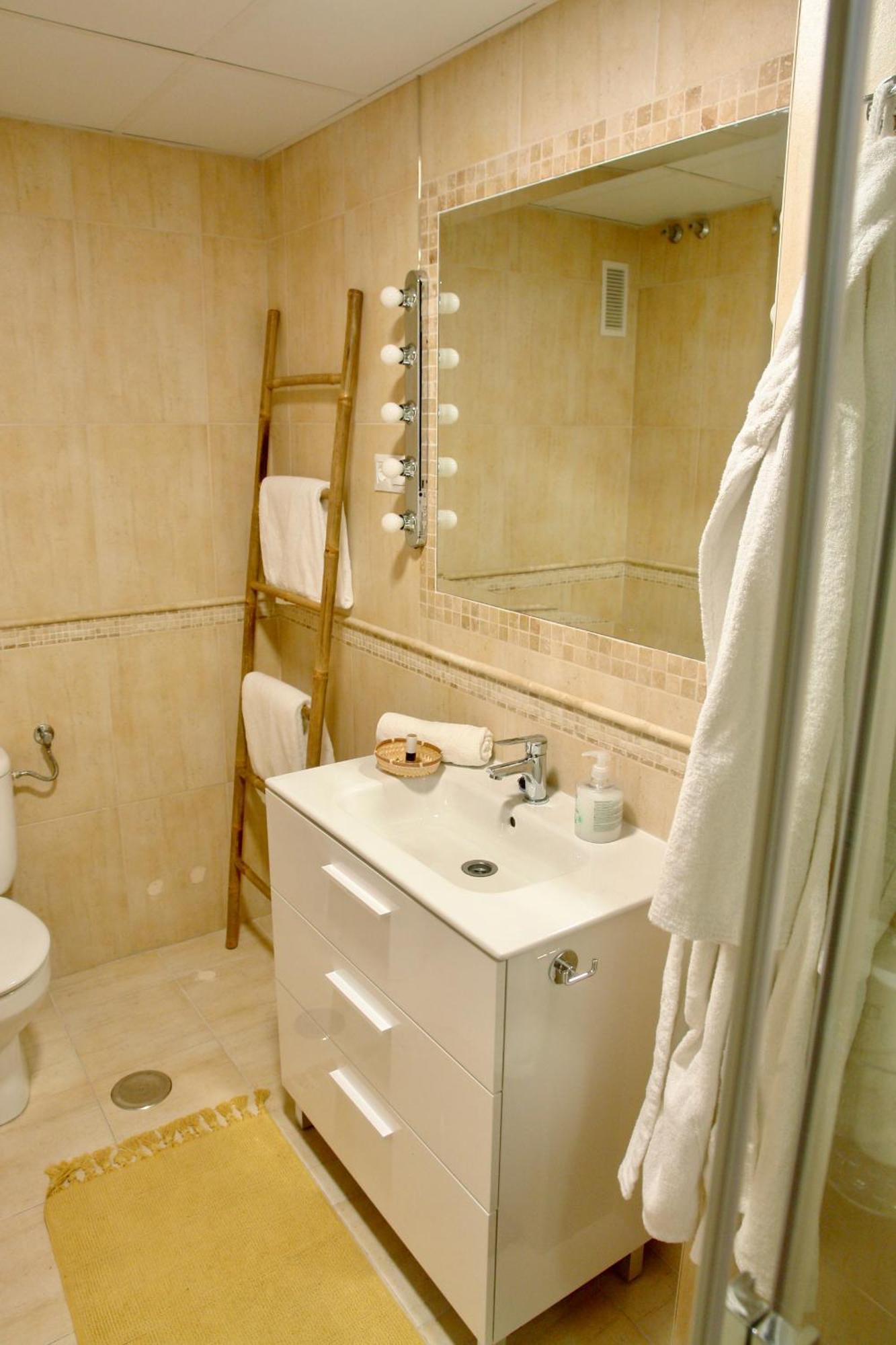 Large With Great Views Apartment