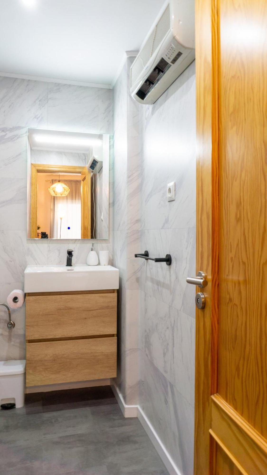 Center Apartment *