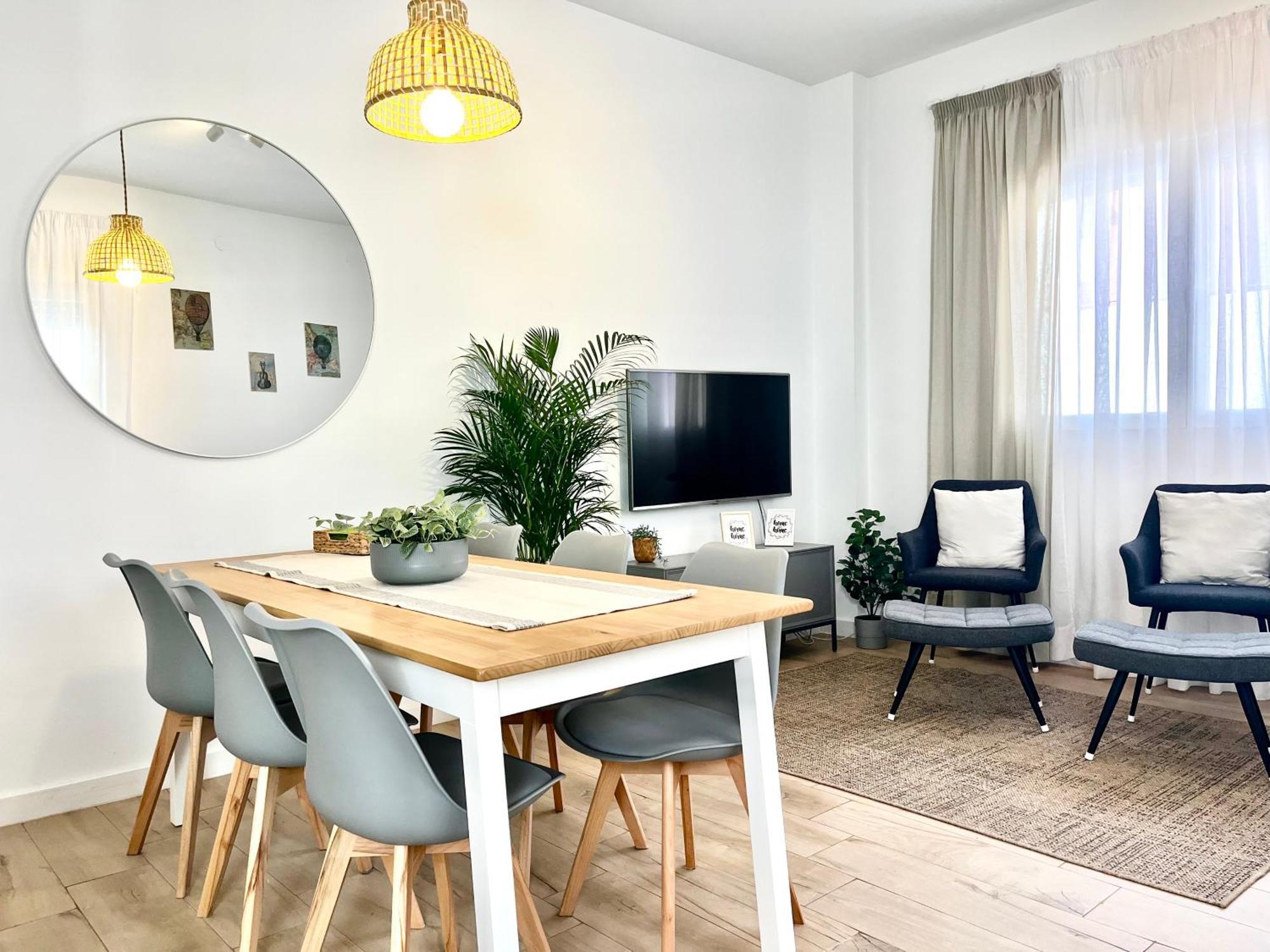 Regimiento 2, Center, New, Quite, Breakfast Included, Parking On Request, Rg * Málaga