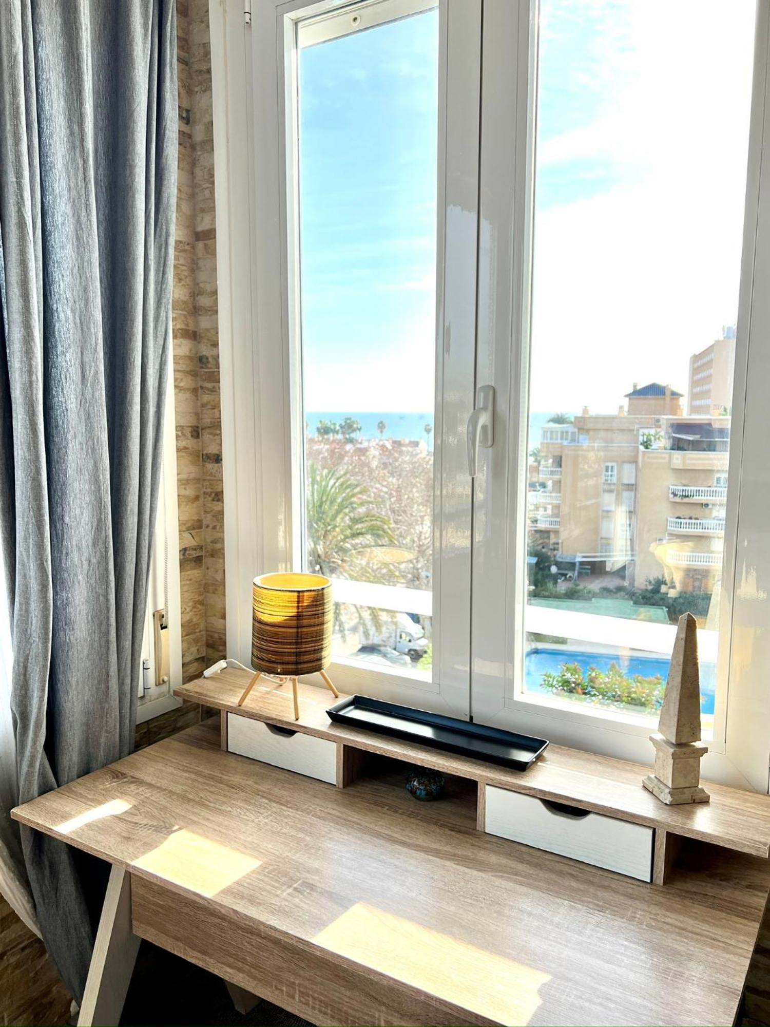 Espectacular Junto Al Mar, Con Piscina En * Málaga